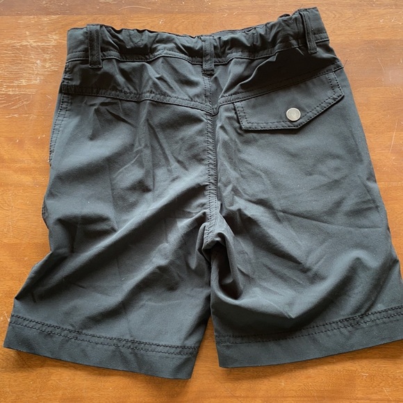 Like new Hanna Anderson boys 6-7 shorts. - Picture 2 of 3